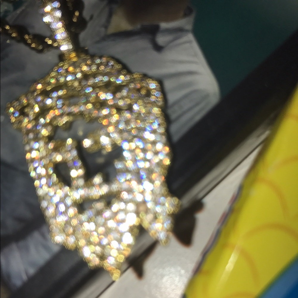 vs diamond Jesus piece